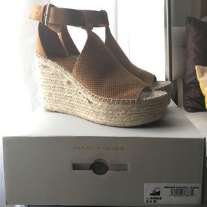 Marc Fisher Annie wedges 8.5